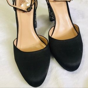 Women's sandals. Excellent condition. Size 8.